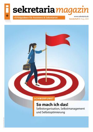 Titelbild sekretaria Magazin Sonderausgabe August 2024: Frau steckt ihr Zielfähnchen in eine Zielscheibe
